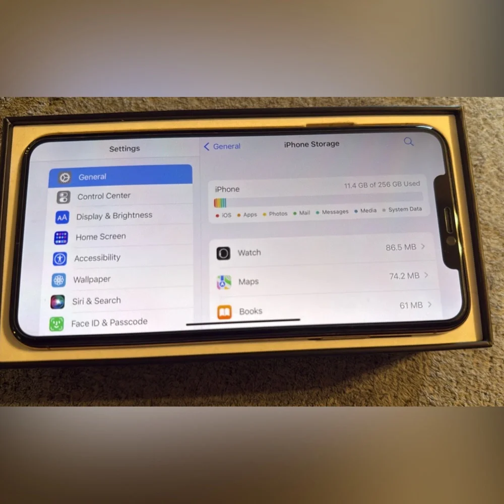 IPhone 11 Pro Max (USED)